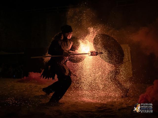 Spectacolele cu foc din Cetatea Sucevei, magia serilor de Festival Medieval