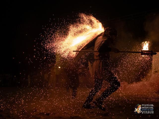 Spectacolele cu foc din Cetatea Sucevei, magia serilor de Festival Medieval