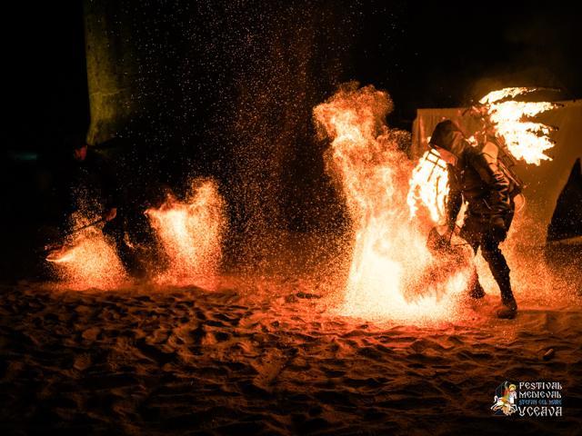 Spectacolele cu foc din Cetatea Sucevei, magia serilor de Festival Medieval