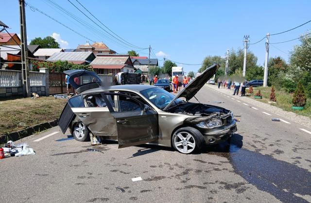 Accidentul cu trei mașini de pe E 85, de la Bunești, produs din cauza grabei de a depăși