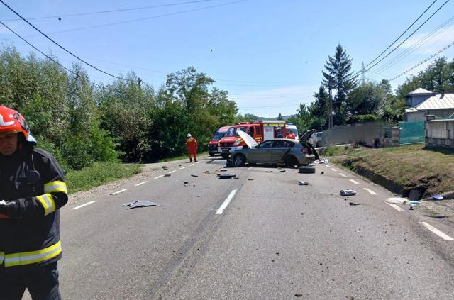 Accidentul cu trei mașini de pe E 85, de la Bunești, produs din cauza grabei de a depăși