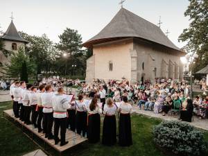 „Culori Sonore ale Folclorului Românesc”, în curtea Mănăstirii Bogdana