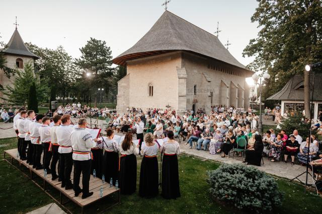 „Culori Sonore ale Folclorului Românesc”, în curtea Mănăstirii Bogdana