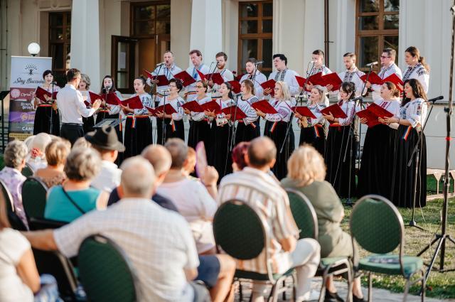 „Culori Sonore ale Folclorului Românesc”, în curtea Mănăstirii Bogdana