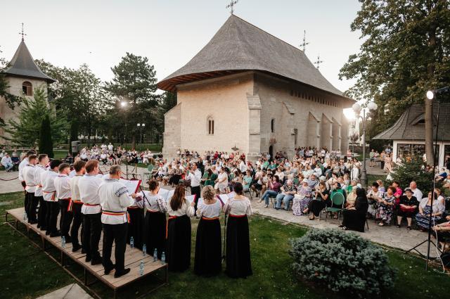 „Culori Sonore ale Folclorului Românesc”, în curtea Mănăstirii Bogdana