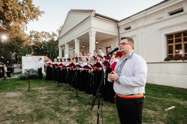 „Culori Sonore ale Folclorului Românesc”, în curtea Mănăstirii Bogdana