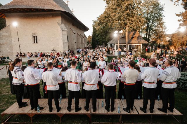 „Culori Sonore ale Folclorului Românesc”, în curtea Mănăstirii Bogdana