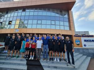 Membrii echipei de handbal masculin ai Clubului Sportiv Universitar de la USV, precum și cei ai echipei de handbal masculin juniori 2, tot de la USV, au fost premiați miercuri, la sediul Primăriei Suceava 4