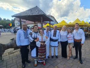 O parte din echipa „10 pentru folclor” a participat recent la Festivalul Național al Păstrăvului și la Ziua Munților Suhard