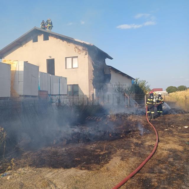 Incendiu la un depozit de materiale de construcții