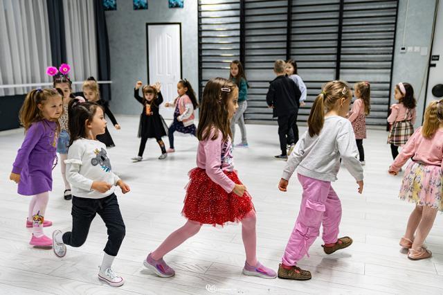 „BUCOVINA DANCE STUDIO” DESCHIDE NOI GRUPE DE DANS PENTRU COPII DE TOATE VÂRSTELE!