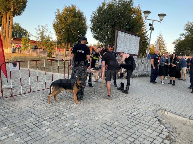 Un participant la festivalul de rock de la cetate, depistat de câinele polițist Bic cu un cuțit