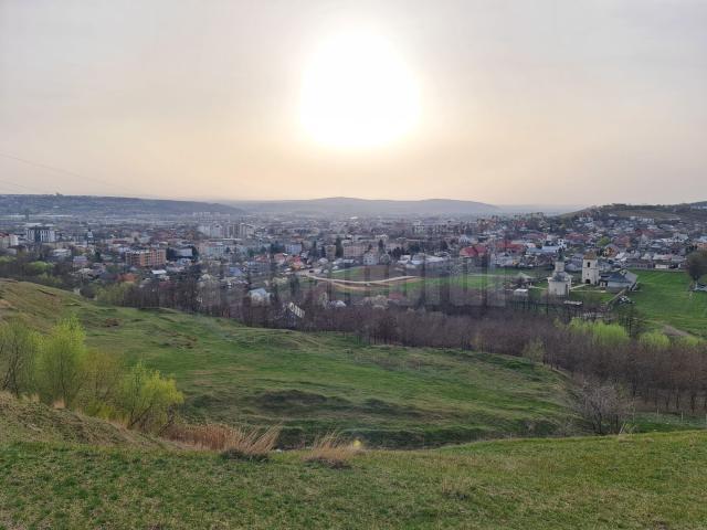 Zona din spatele Mănăstirii Teodoreni unde va fi înființată viitoarea pădure urbană a Sucevei