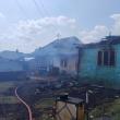 Incendiu extins de la bucătăria de vară la o casă