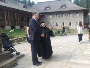 Candidatul pentru președinția României Andi Grosaru a vizitat mănăstirile Humor și Voroneț