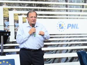 Gheorghe Flutur i-a îndemnat pe tinerii din Moldova să promoveze acasa valorile europene