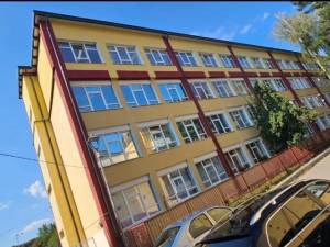 În urma mansardării Școala Gimnazială nr. 8 din cartierul George Enescu va avea la dispoziție șase noi săli de clasă