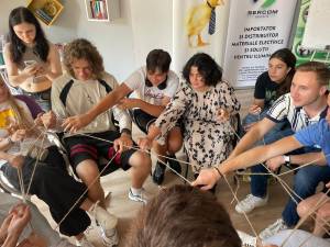 Școala de vară „La Marginea Școlii”, „o investiție în sănătatea mintală și dezvoltarea emoțională a tinerilor”, la Rădăuți