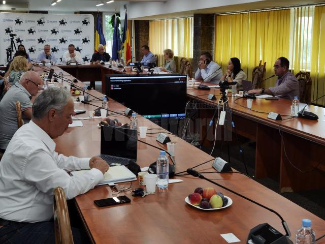 Consilierii PNL, PSD, USR și PMP s-au situat de aceeași parte a „baricadei”, contra primarului Ion Lungu și a secretarului municipiului, Ioan Ciutac