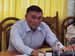 Mihai Flutur a contestat aprins oportunitatea unei decizii privind transferul terenului, amintind de situații similare, în care terenurile au fost lăsate în paragină foarte mult timp