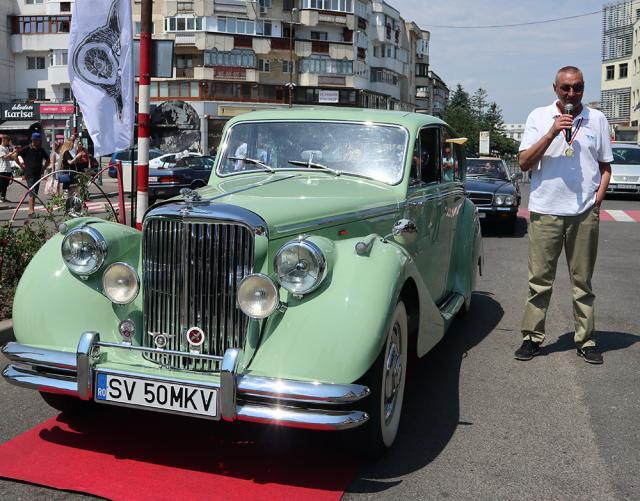 Iulian Todirică, preşedintele Filialei Suceava a Retromobil Club România Retro în Bucovina