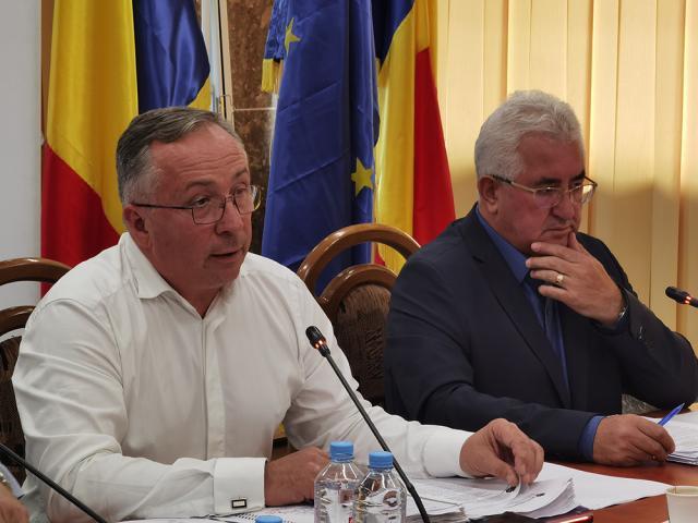 Dan Ioan Cușnir versus primarul Ion Lungu, într-o luptă politică în care s-au întors armele