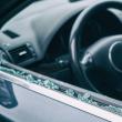 Doi puștani furau bunuri din autoturisme după ce, în prealabil, spărgeau geamurile vehiculelor