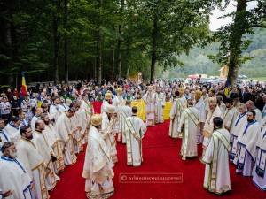 Bucurie împătrită la Sihăstria Râșcăi, în ziua prăznuirii ocrotitorului său, Sfântul Ioan, episcopul Romanului