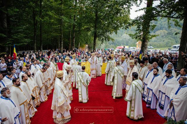 Bucurie împătrită la Sihăstria Râșcăi, în ziua prăznuirii ocrotitorului său, Sfântul Ioan, episcopul Romanului