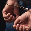 Un adolescent a lovit și îmbrâncit o vânzătoare și a furat banii din încasări