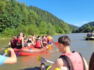 Tinerii ATOS la Rafting pe râul Bistrița