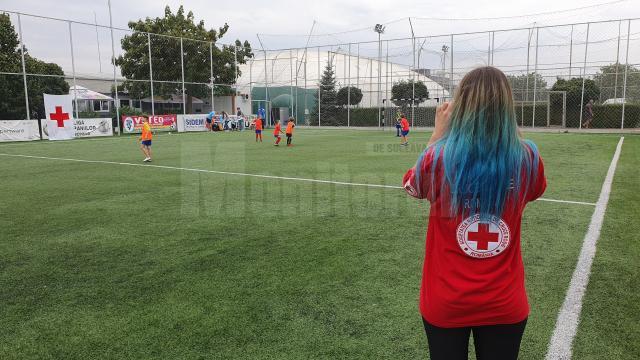 16 copii ucraineni şi 16 copii români, adică 4 echipe de fotbal, au participat la o competiţie sportivă