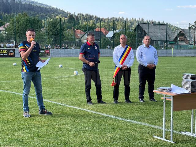 Gheorghe Flutur a fost prezent alături de primarul Gheorghe Coroamă la deschiderea noii baze sportive din Putna