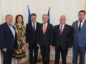 Primarul Sucevei, alături de alți aleși locali, la discuții cu Ambasadorul României, Ion Jinga, la Strasbourg