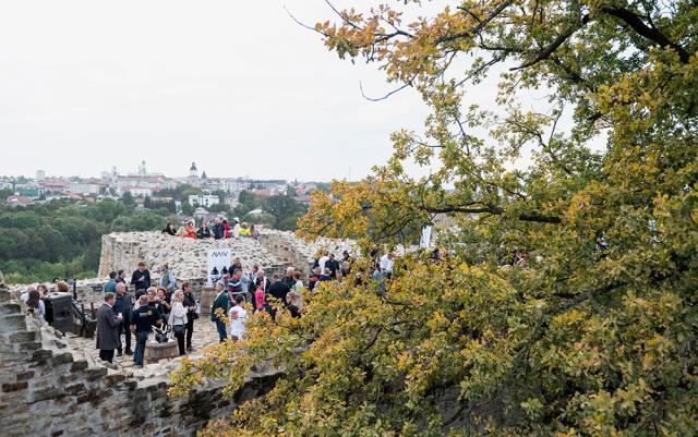 A doua ediție a evenimentului „Serate în Cetate” a marcat împlinirea a cinci ani de activitate a Rotary Club Suceava Cetate