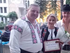 Mihaela Bârsan, inițiatoarea proiectului „10 pentru folclor”, a primit din partea autorităților județene botoșănene o Diplomă de Excelență