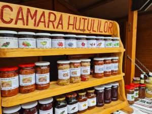 Târgul de toamnă „Produs în Bucovina” și-a deschis porțile, cu multe bunătăți, în centrul Sucevei