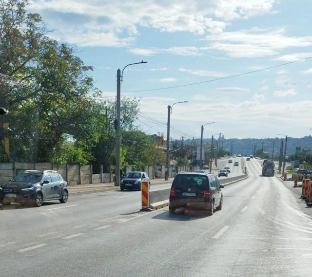 Separator de sens montat pe Calea Unirii, în dreptul noului Kaufland