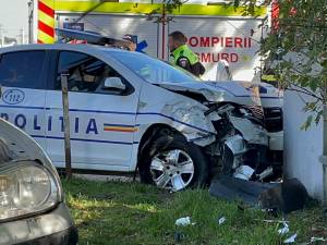 Mașină de poliție, implicată într-un accident rutier, la Șcheia