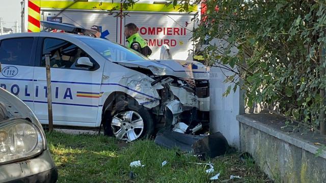 Mașină de poliție, implicată într-un accident rutier, la Șcheia