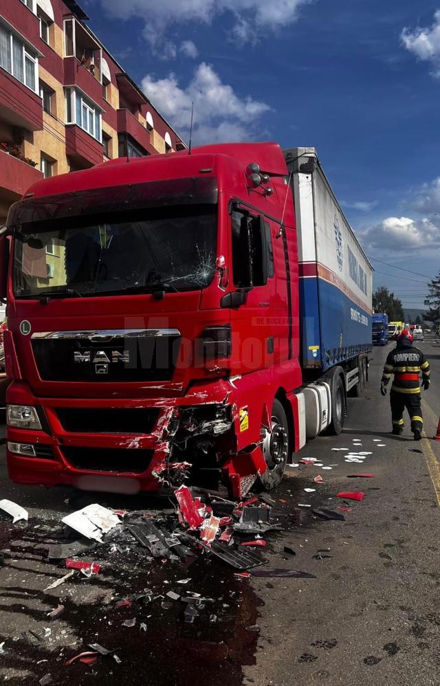 Accident între un autotren și o autoplatformă, la Gura Humorului