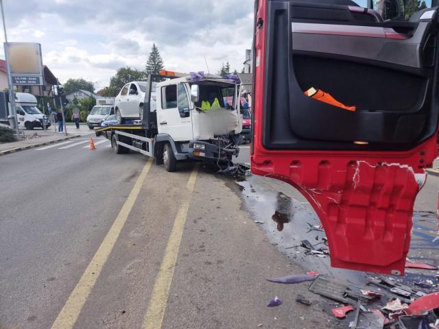 Accident între un autotren și o autoplatformă, la Gura Humorului