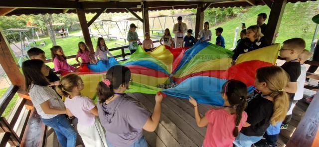 Șapte profesori și nouă elevi din Italia, Spania și Turcia, în vizită la Școala Gimnazială nr. 4 Suceava, în proiectul Stop Bullying Through Inclusion Games!