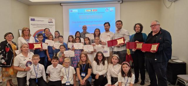 Șapte profesori și nouă elevi din Italia, Spania și Turcia, în vizită la Școala Gimnazială nr. 4 Suceava, în proiectul Stop Bullying Through Inclusion Games!