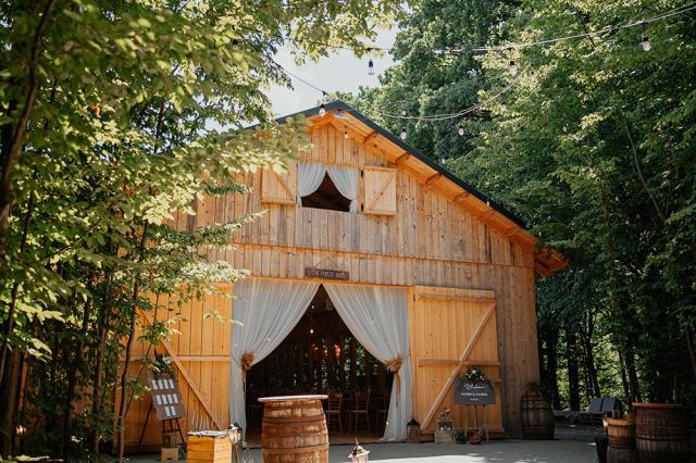 The Forest Barn Dragomirna, eleganță aproape de natură, locul perfect pentru petrecerea ta