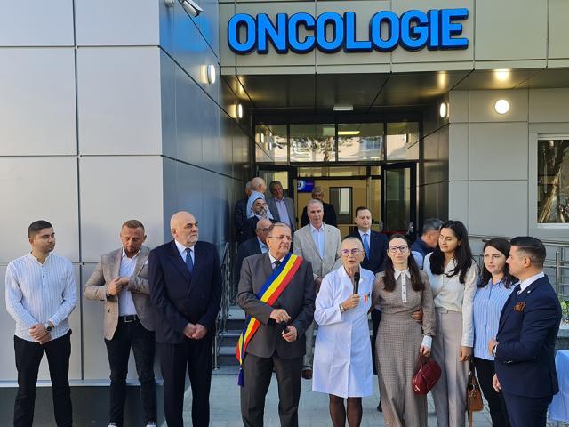 Echipa de medici oncologi care se formează pentru noua secție, alături de Vasile Rîmbu, Gheorghe Flutur, dr. Doina Ganea Motan și dr. Alexandru Calancea