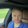 O autoutilitară cu mult lemn transportat ilegal, oprită de polițiști în urma unei ...
