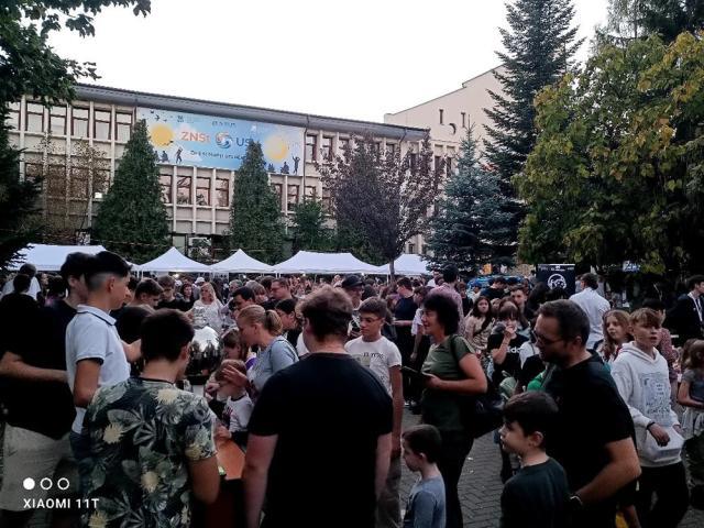 Noaptea Cercetătorilor Europeni, un eveniment care a adunat vineri mii de vizitatori pe esplanada universității sucevene