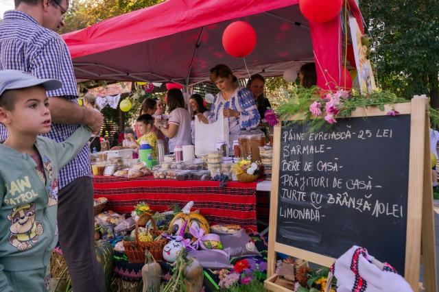 Târgul de toamnă al Școlii „Regina Elisabeta” Rădăuți