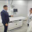 Managerul spitalului, dr. Alexandru Calancea, prezintă noul echipament de radiologie digitală